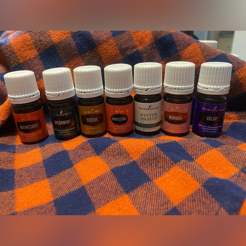 Young Living amoressence, manuka, ravintsara, spearmint, winter nights, valor +1